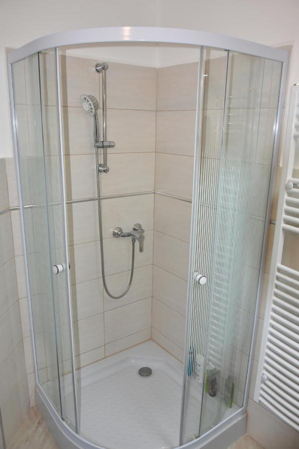 Csevi Apartmanhaz Mezőkövesd Εξωτερικό φωτογραφία