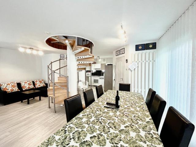 Csevi Apartmanhaz Mezőkövesd Εξωτερικό φωτογραφία