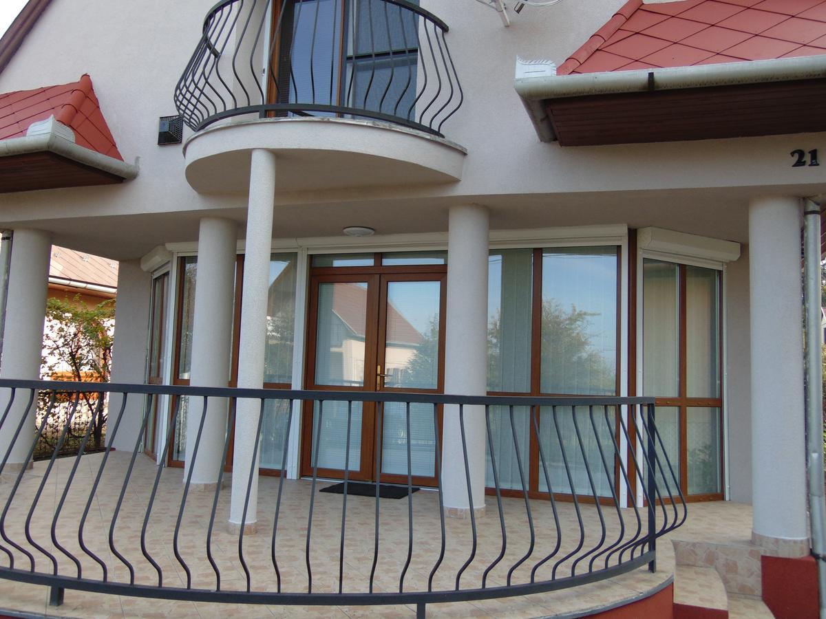 Csevi Apartmanhaz Mezőkövesd Εξωτερικό φωτογραφία