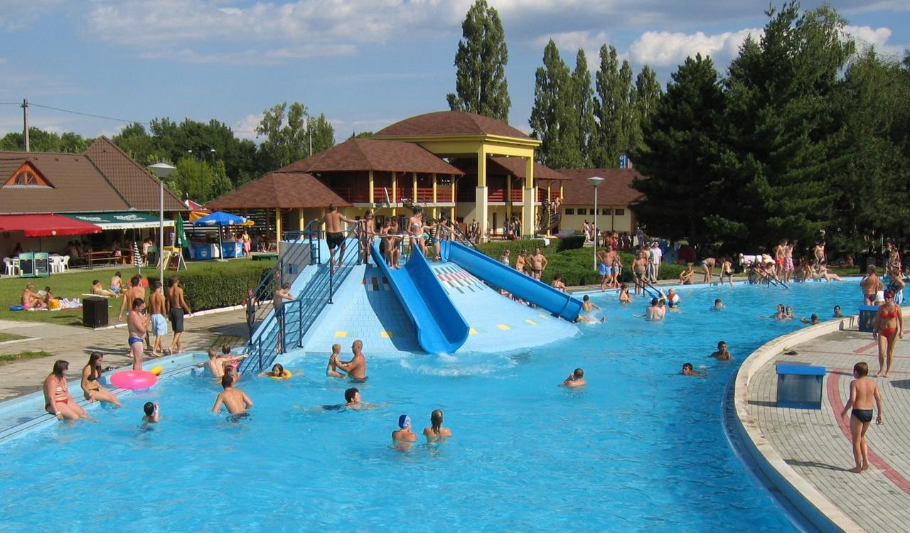 Csevi Apartmanhaz Mezőkövesd Εξωτερικό φωτογραφία