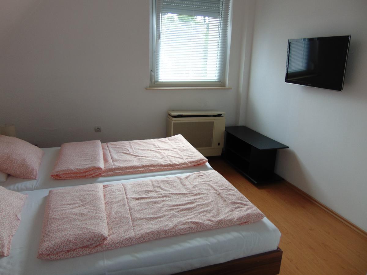 Csevi Apartmanhaz Mezőkövesd Εξωτερικό φωτογραφία